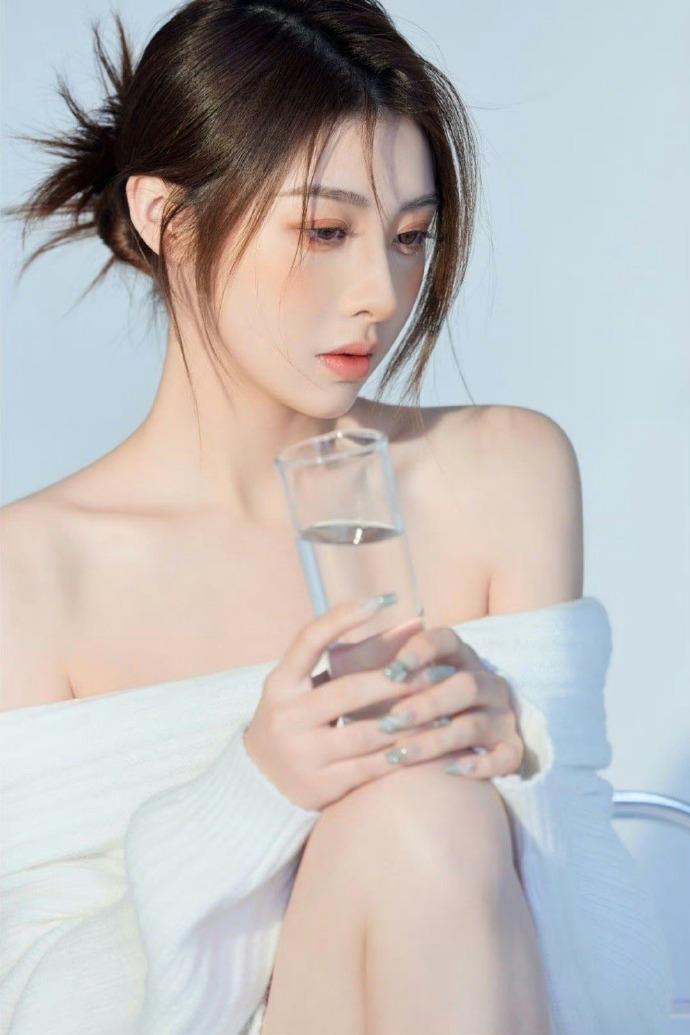 筱梅北京庆生，小菲精心准备礼物，一家三口幸福满满！